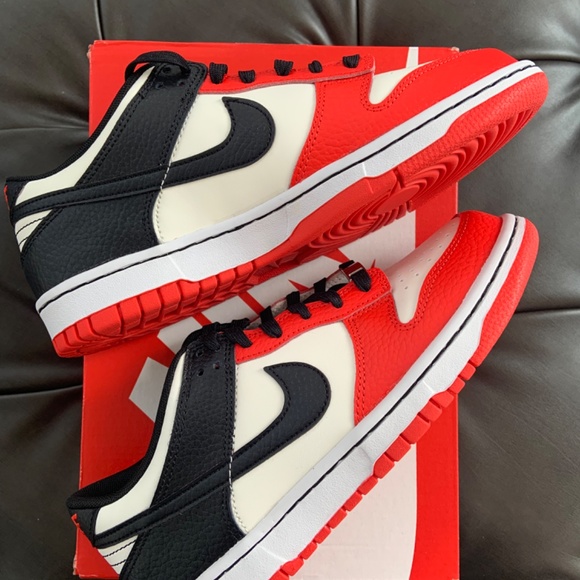 🛑♠️ Nike Dunk Low ‘Chicago’ (GS) - Picture 3 of 4